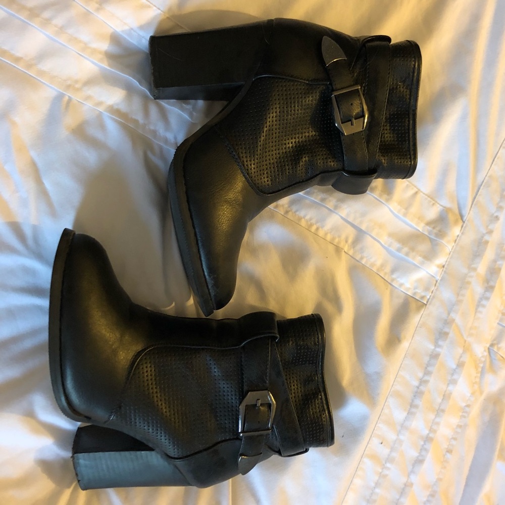 MOTO BLACK BOOTIES!!!